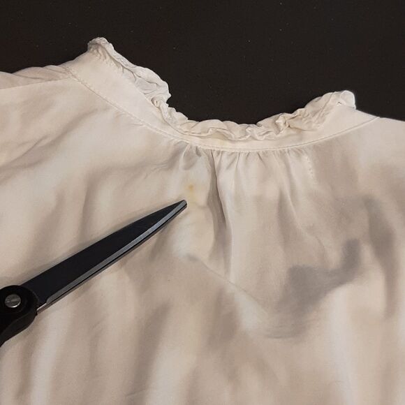 Dear John White Blouse with Pearl Buttons - Picture 7 of 10
